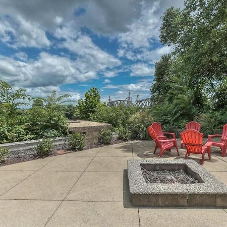 Walk To Broadway Riverfront Condo With Pool Нэшвилл Экстерьер фото