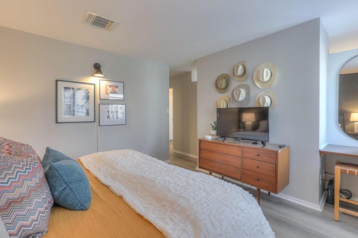 Walk To Broadway Riverfront Condo With Pool Нэшвилл Экстерьер фото