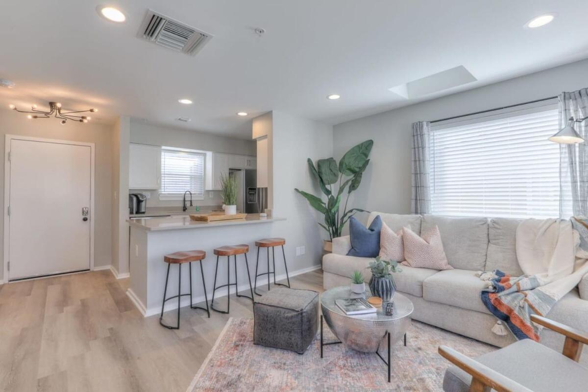 Walk To Broadway Riverfront Condo With Pool Нэшвилл Экстерьер фото