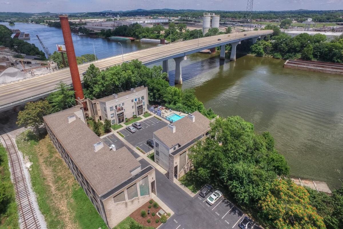 Walk To Broadway Riverfront Condo With Pool Нэшвилл Экстерьер фото