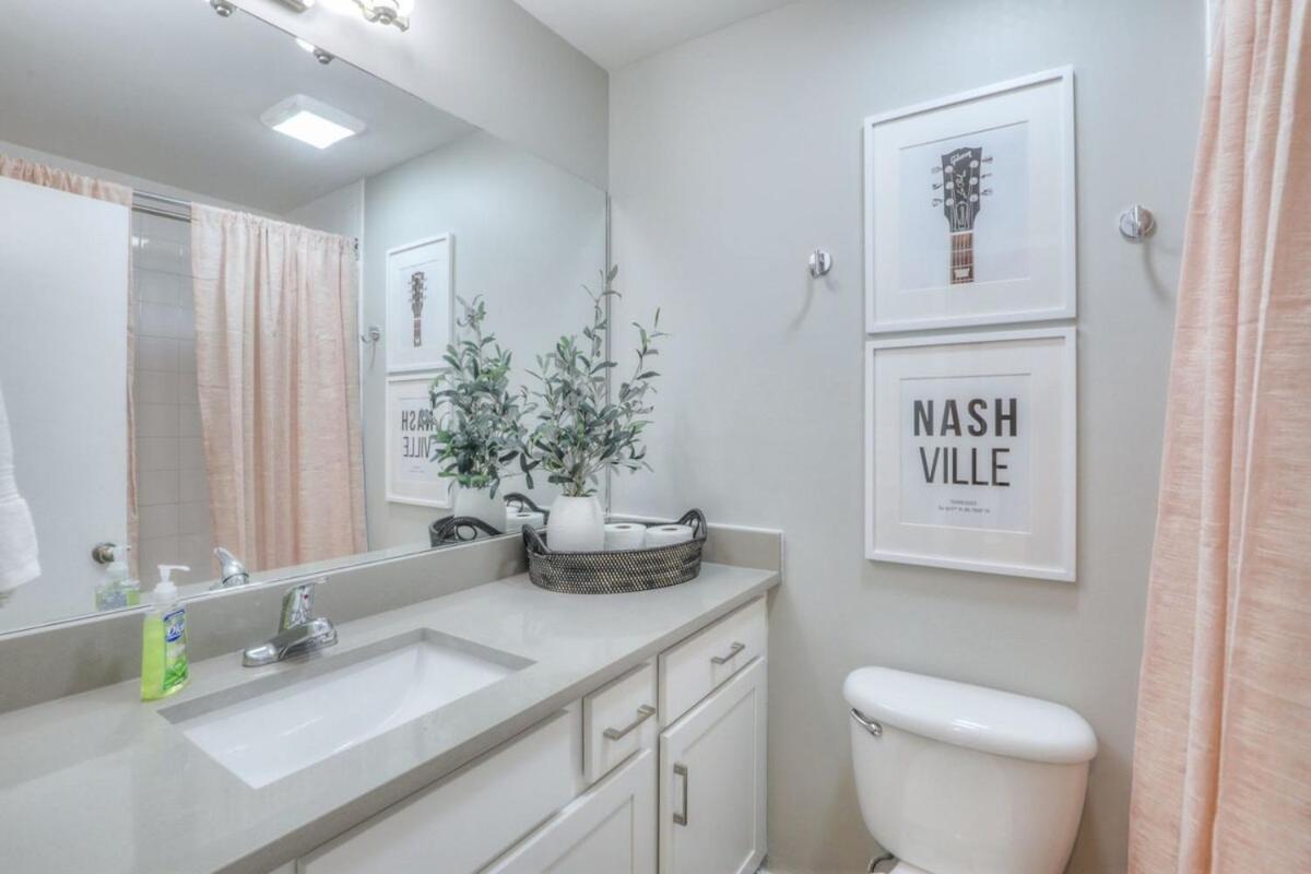 Walk To Broadway Riverfront Condo With Pool Нэшвилл Экстерьер фото