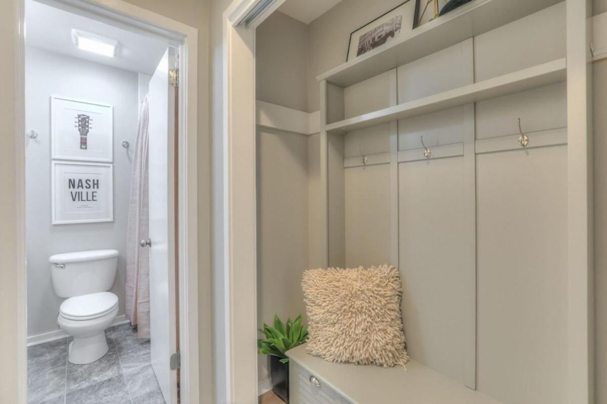 Walk To Broadway Riverfront Condo With Pool Нэшвилл Экстерьер фото