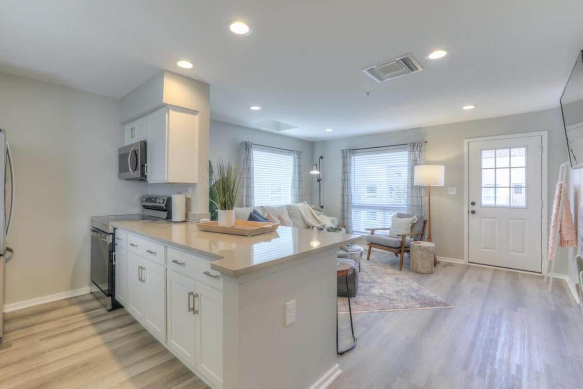 Walk To Broadway Riverfront Condo With Pool Нэшвилл Экстерьер фото