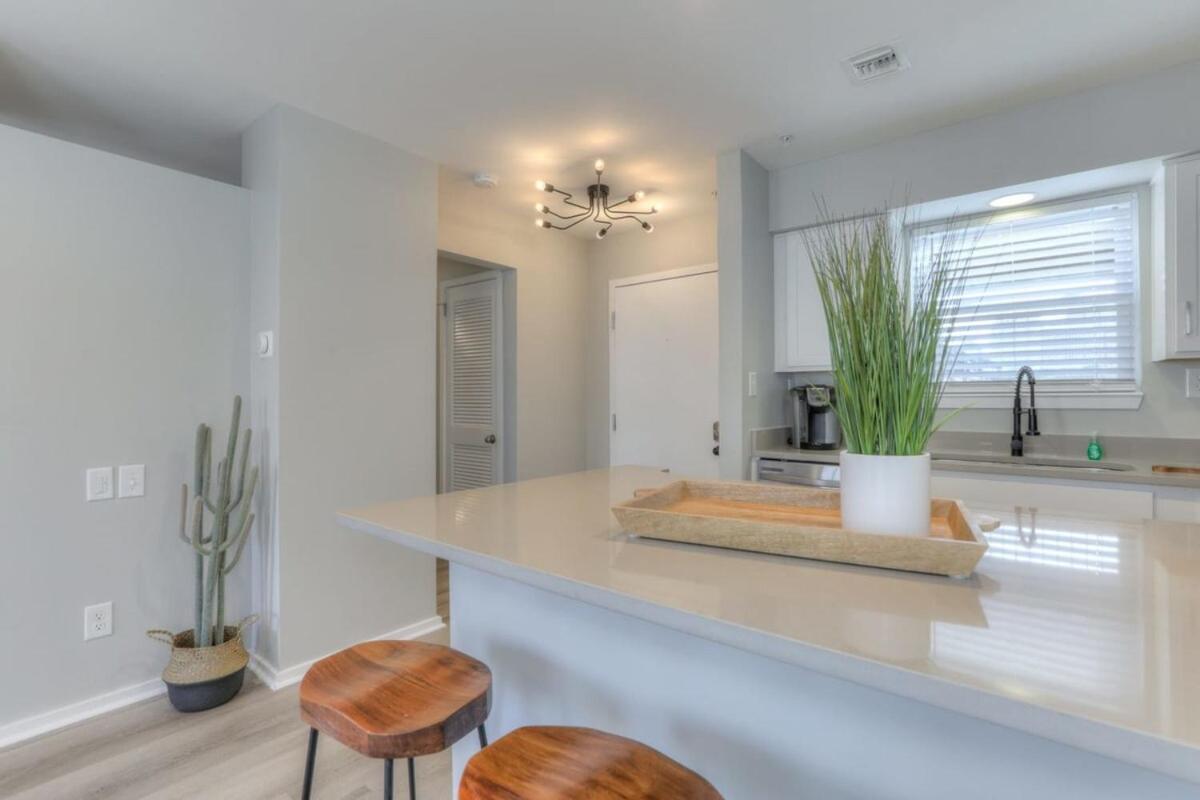 Walk To Broadway Riverfront Condo With Pool Нэшвилл Экстерьер фото