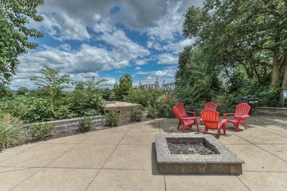 Walk To Broadway Riverfront Condo With Pool Нэшвилл Экстерьер фото