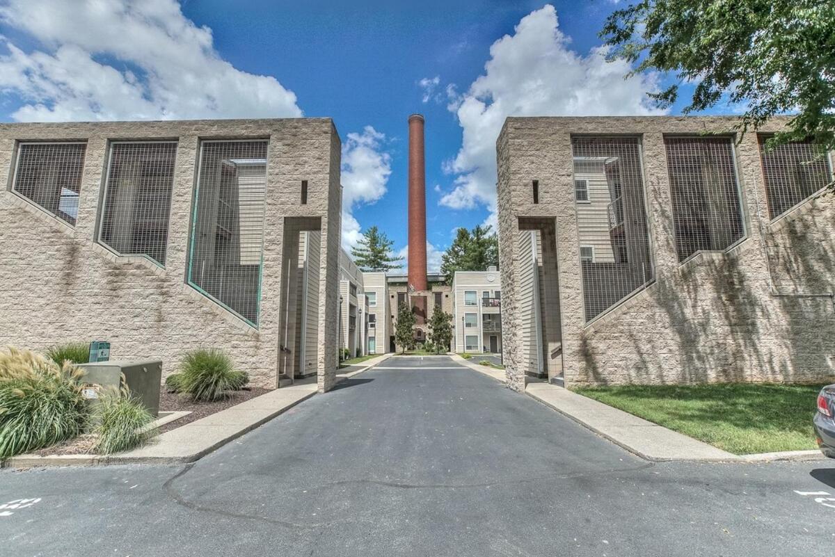 Walk To Broadway Riverfront Condo With Pool Нэшвилл Экстерьер фото