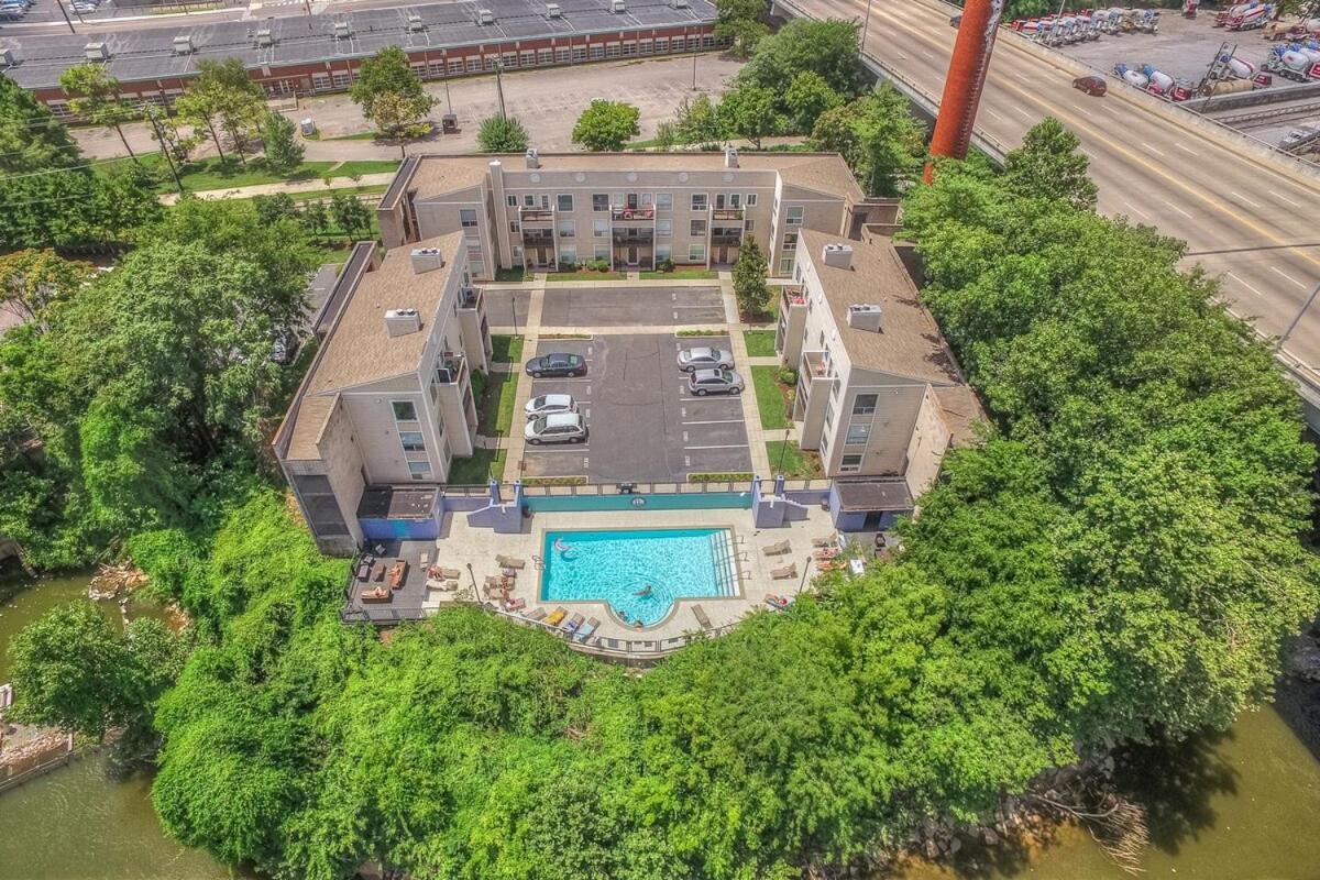 Walk To Broadway Riverfront Condo With Pool Нэшвилл Экстерьер фото